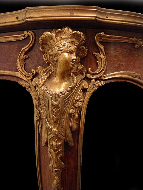 Ormoule mounts on table